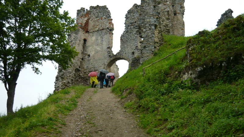 pred-hradom-brekov